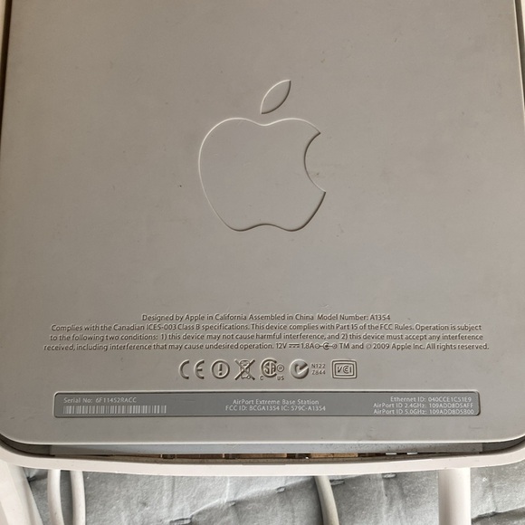 Apple AirPort Extreme Base Station WiFi Router A1354 4th Gen 802.11n - Picture 2 of 3
